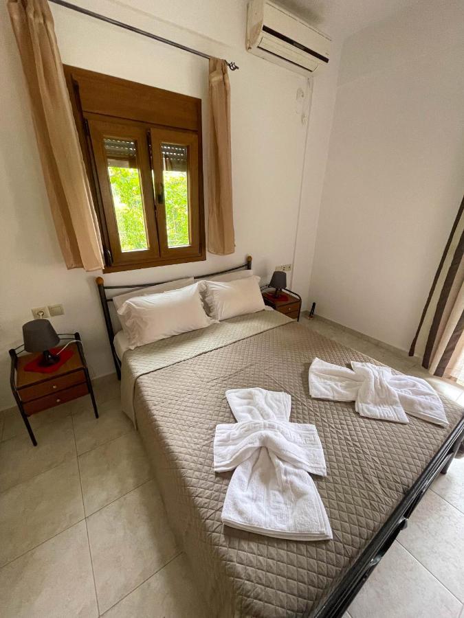 Efi'S Guest House Áyios Dhimítrios Esterno foto